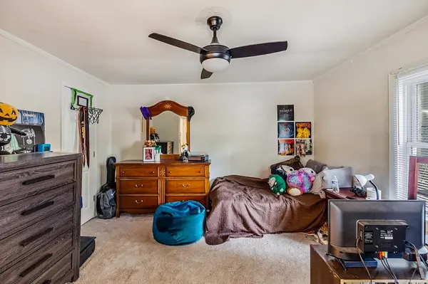 210 E Hampton ST, Laurens, SC 29360