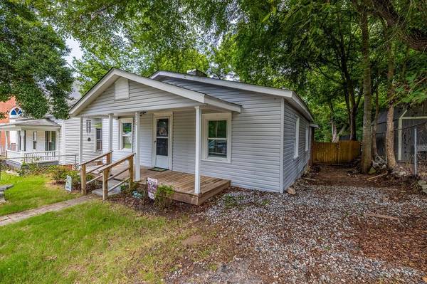 210 E Hampton ST, Laurens, SC 29360