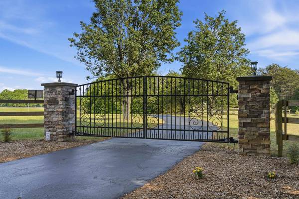 2190 Landrum Mill RD, Campobello, SC 29322