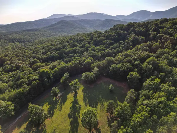 10 Knob Hill LN, Landrum, SC 29356