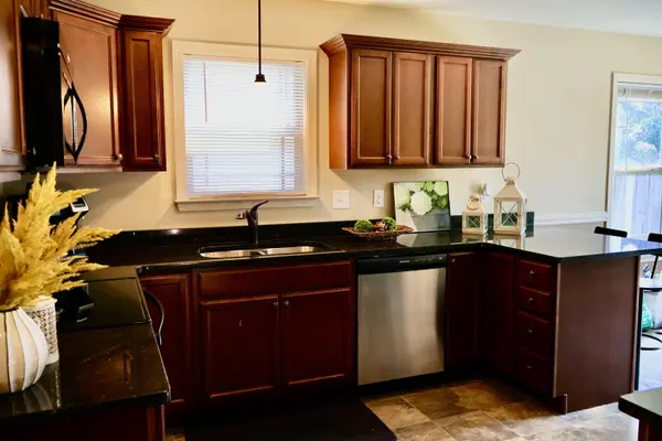399 Aniken CIR, Boiling Springs, SC 29316-5166