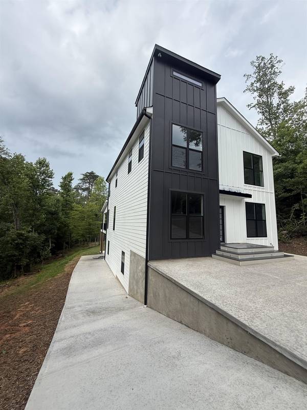 210 Stanley DR, Greenville, SC 29611-3030