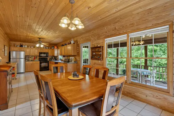 135 Pointe DR, Campobello, SC 29322