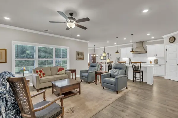 408 Wood Mist LN, Fountain Inn, SC 29644