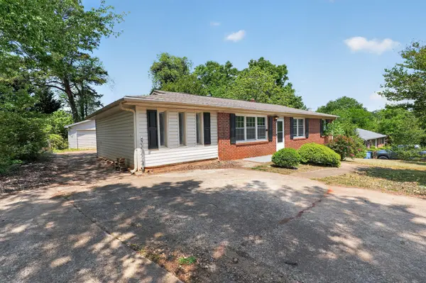 101 Sharon Dr DR, Greenville, SC 29617