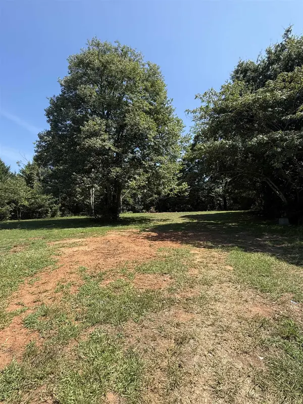 2011 Ballenger RD, Wellford, SC 29385-9380