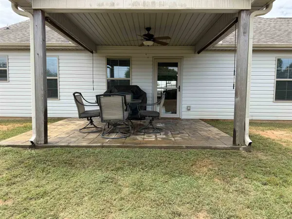 111 Manor House LN, Chesnee, SC 29323-8237