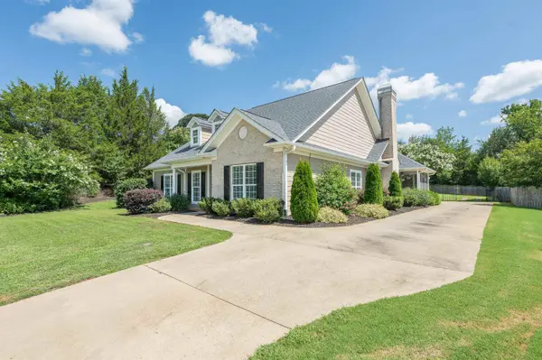 1 Laurel Grove DR, Simpsonville, SC 29681