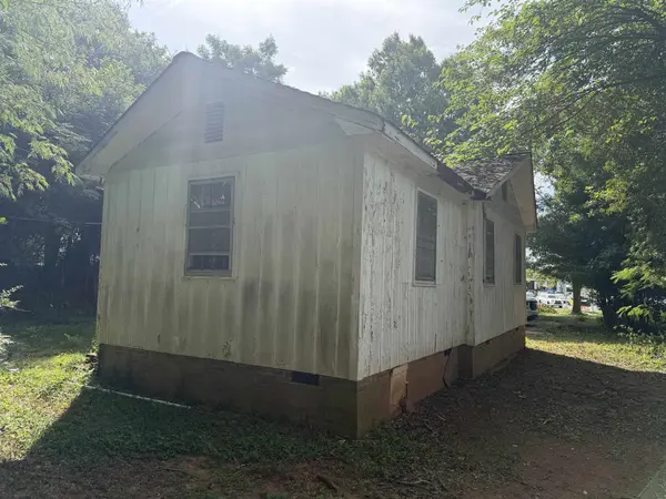 352 Whitney RD, Spartanburg, SC 29303-3135