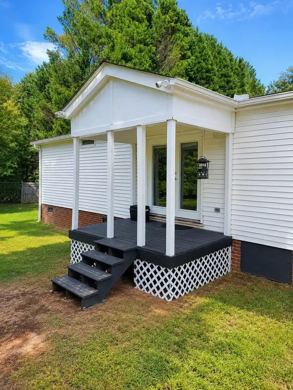 215 Lake Front RD, Inman, SC 29349