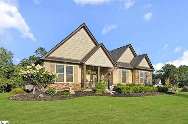 1037 Lingering Water LN, Chesnee, SC 29323