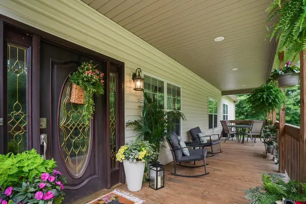 90 King RD, Weaverville, NC 28787-9351