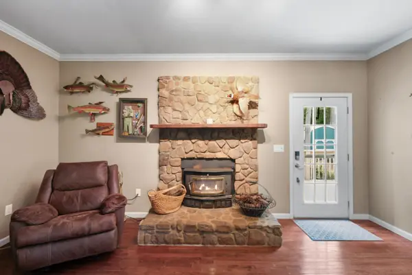 90 King RD, Weaverville, NC 28787-9351
