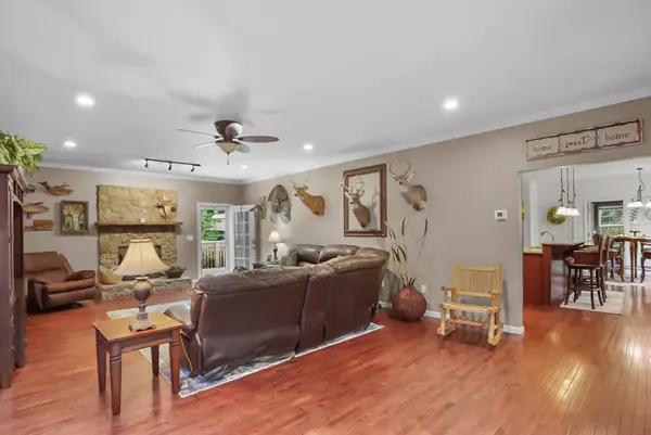 90 King RD, Weaverville, NC 28787-9351