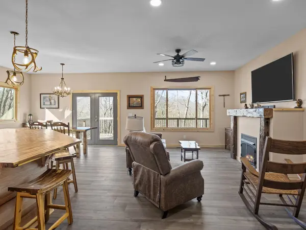 225 Aurora LN, Tryon, NC 28782-3742