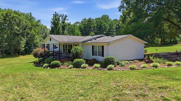 637 Ranch RD, Laurens, SC 29360