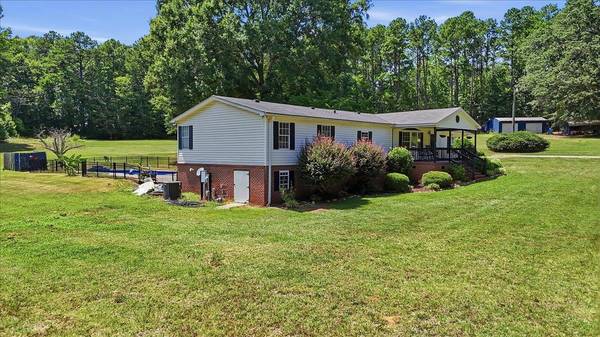 637 Ranch RD, Laurens, SC 29360