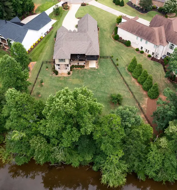 383 Island Green LN, Inman, SC 29349