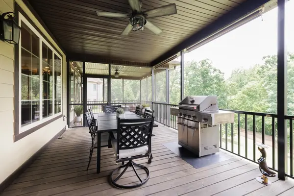 383 Island Green LN, Inman, SC 29349