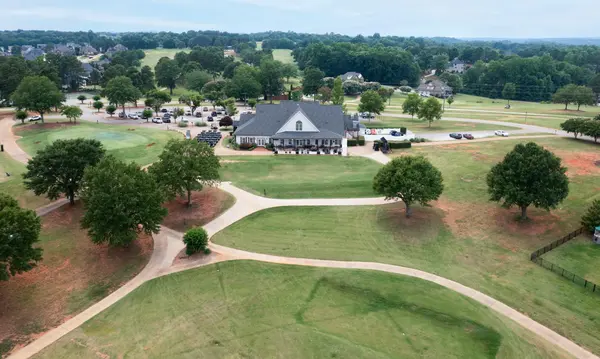 383 Island Green LN, Inman, SC 29349