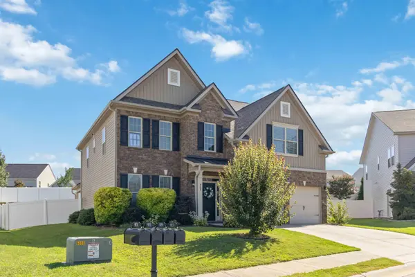 909 Deephallow PL, Greer, SC 29651