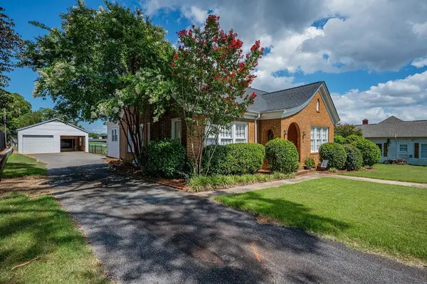 6 Oakland AVE, Inman, SC 29349