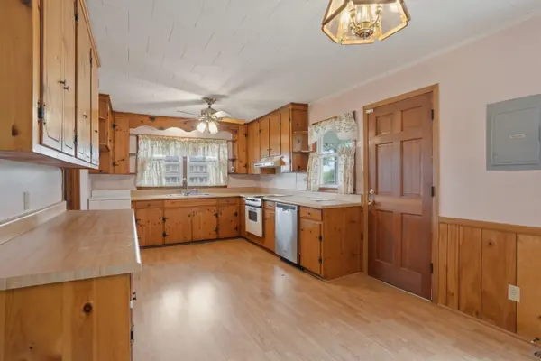 503 Cooley Springs School RD, Chesnee, SC 29323
