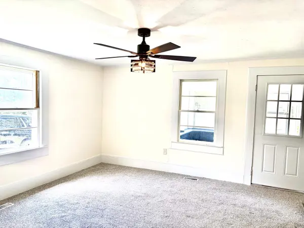 14 F ST, Inman, SC 29349