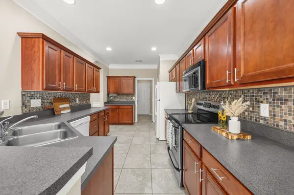 10 Paranor DR, Simpsonville, SC 29681-4555