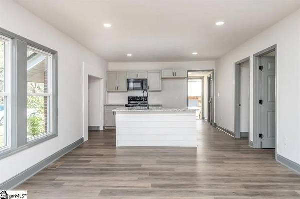 1208 W Main ST, Laurens, SC 29360