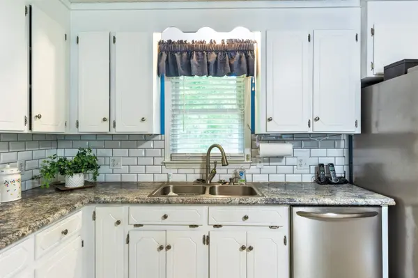 424 Edgewater Dr, Gaffney, SC 29340