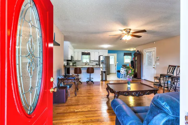 424 Edgewater Dr, Gaffney, SC 29340