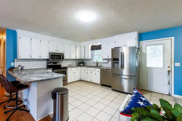 424 Edgewater Dr, Gaffney, SC 29340