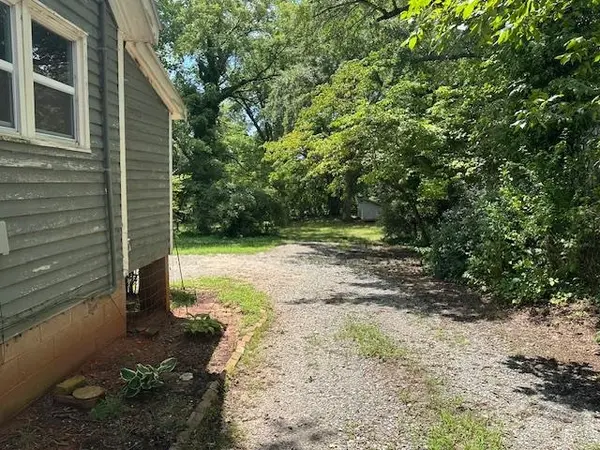 213 N HOWARD AVE, Landrum, SC 29356