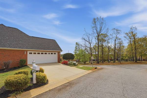 172 Roberts Meadow LOOP, Spartanburg, SC 29307-3166