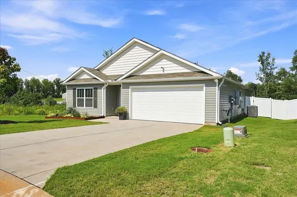 443 Valencia CIR, Wellford, SC 29385
