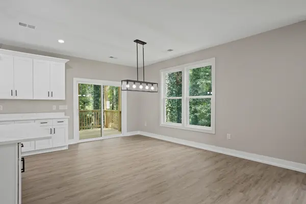 8 Pinewood DR, Taylors, SC 29687