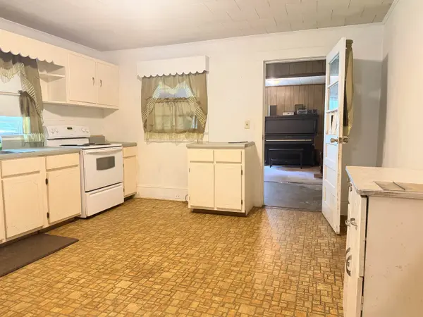 206 Railroad ST, Mooresboro, NC 28114