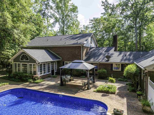 225 Walnut Hill LN, Spartanburg, SC 29302-5103