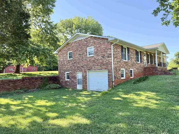 631 Riveroak CIR, Inman, SC 29349