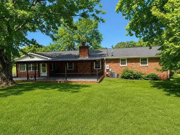 631 Riveroak CIR, Inman, SC 29349