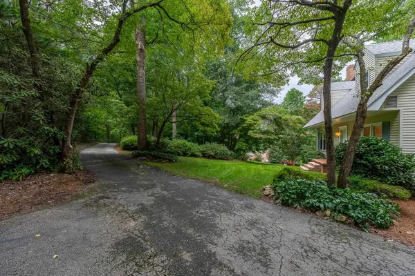 30 Tugaloo Bluff RD, Travelers Rest, SC 29690