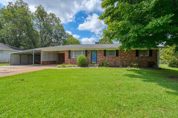 5 Clover ST, Inman, SC 29349