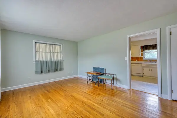 5 Clover ST, Inman, SC 29349