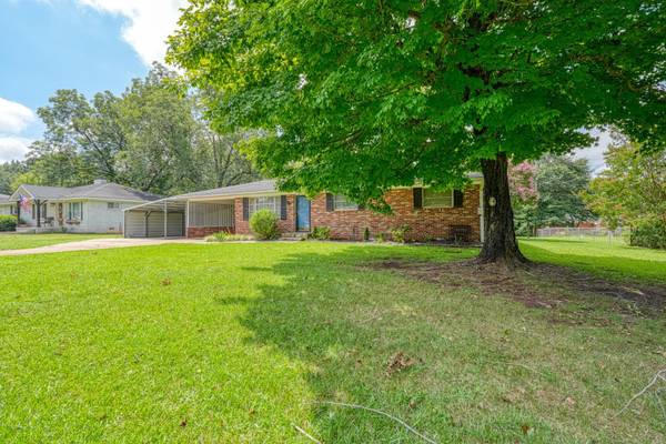 5 Clover ST, Inman, SC 29349
