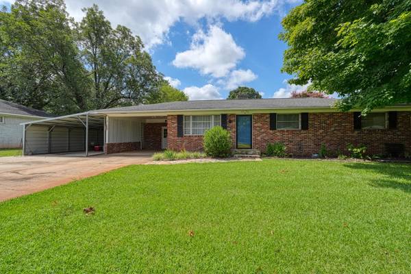5 Clover ST, Inman, SC 29349