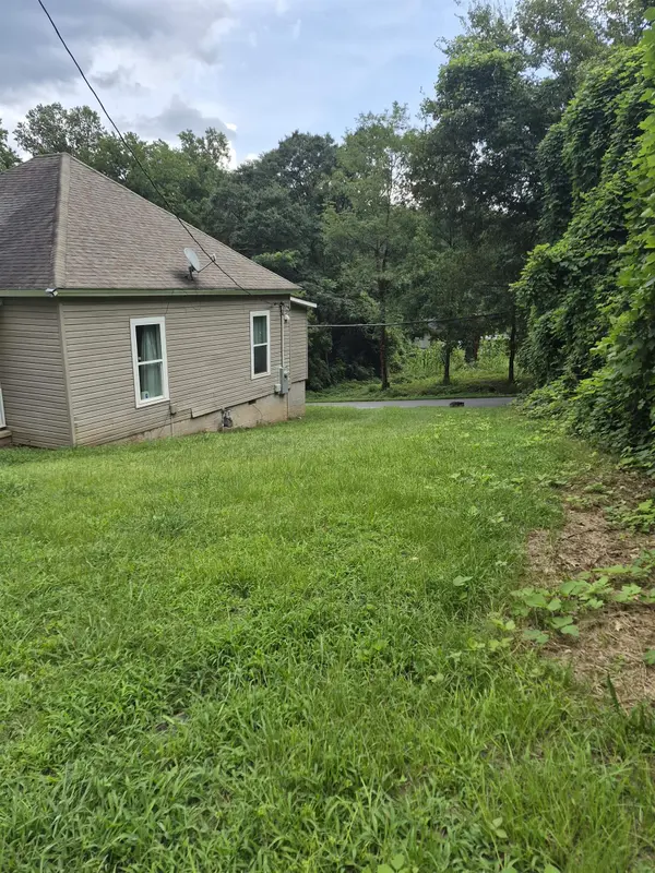 4 Arkmain St ST, Spartanburg, SC 29306