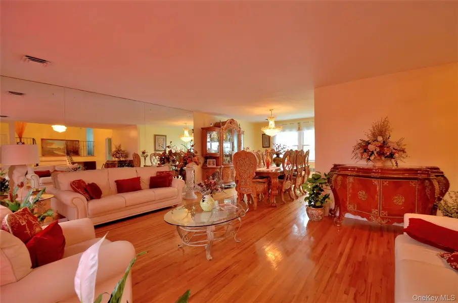 786 E Carl AVE, Baldwin, NY 11510