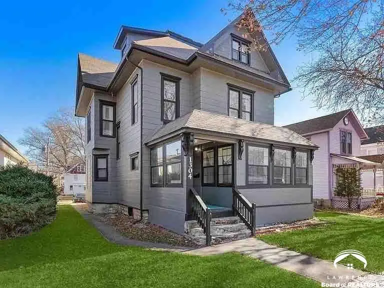 1304 Massachusetts ST, Lawrence, KS 66044
