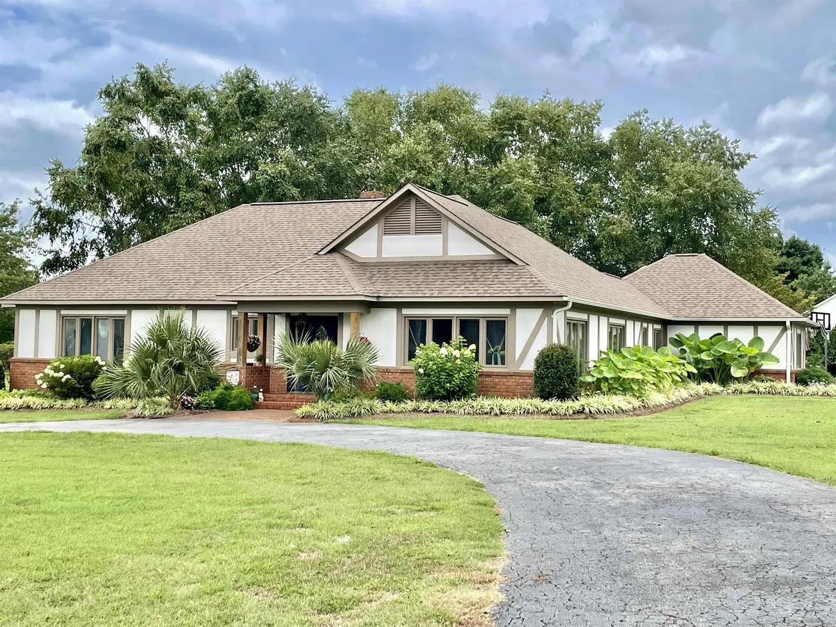 305 Inman Road, Inman, SC 29349